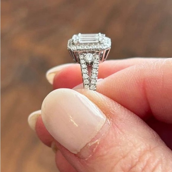 Gorgeous Emerald Cut Natural Diamond Ring size 5.5, 14K white gold, 1.22 carats - Picture 5 of 10